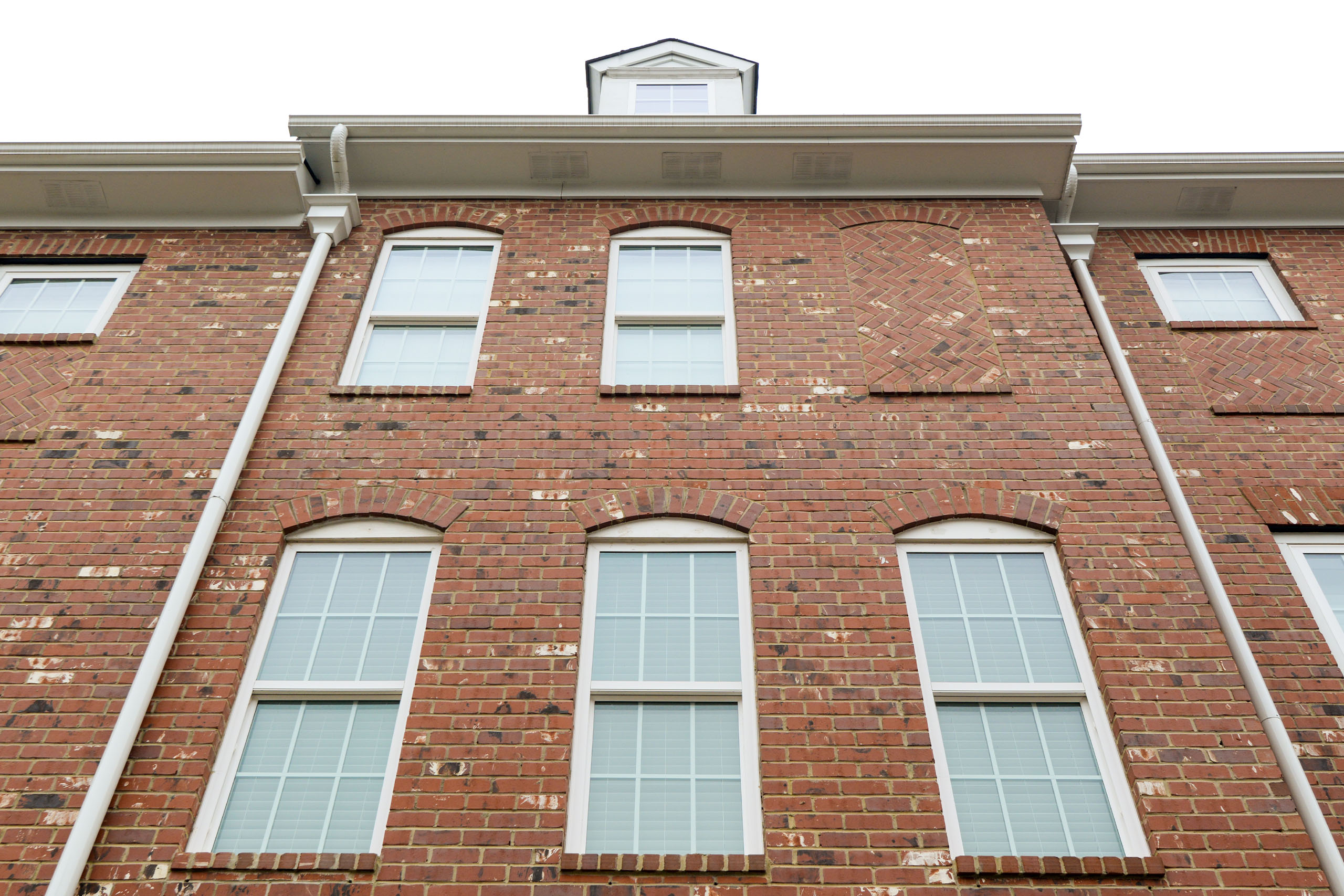 BRICK COLOR: PHOENIX | MORTAR COLOR: STANDARD GRAY
BUILDER: MEETING STREET HOMES & COMMUNITIES
MASON: JLS MASONRY | PHOTOGRAPHER: CLAY TOWNSEND